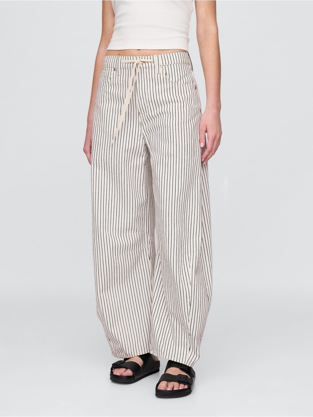 GAP High-Rise Horseshoe Pinstripe Barrel Leg Jeans Railroad Stripe Indigo 27R